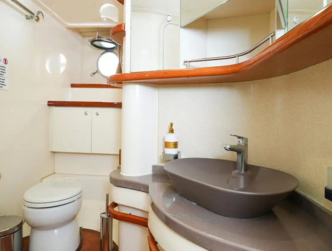 Antalya Yat Kiralama 19m Azimut 55 Fly